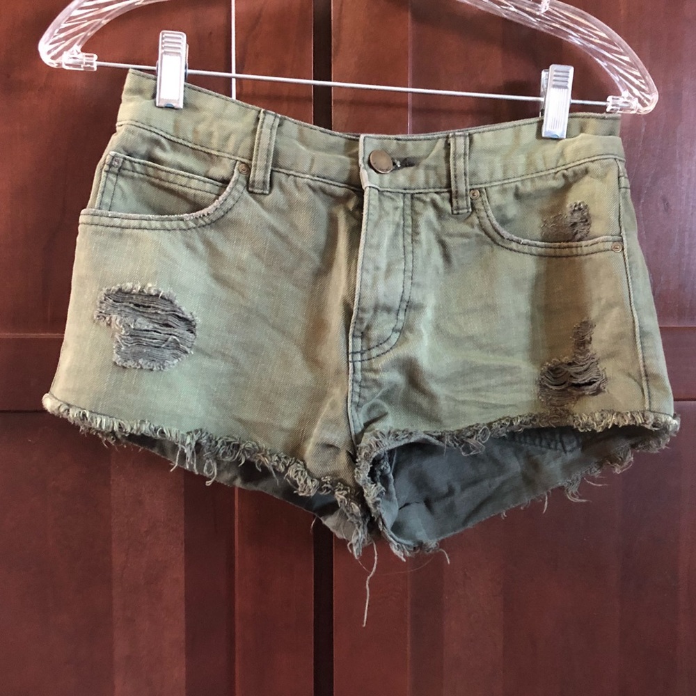 ARMY GREEN DENIM SHORTS FROM BILLABONG ☀️
